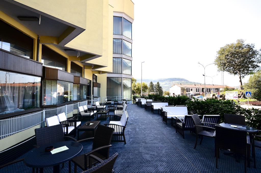 Hotel Fontana Buzet Exterior photo
